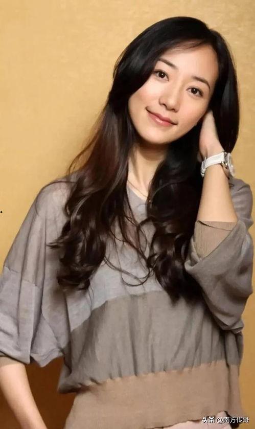 美女明星职业照片,揭秘美女明星职业照背后的魅力瞬间