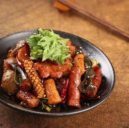 怎么看火锅底料辣椒炒干,辣椒炒干在火锅底料制作中的关键作用解析
